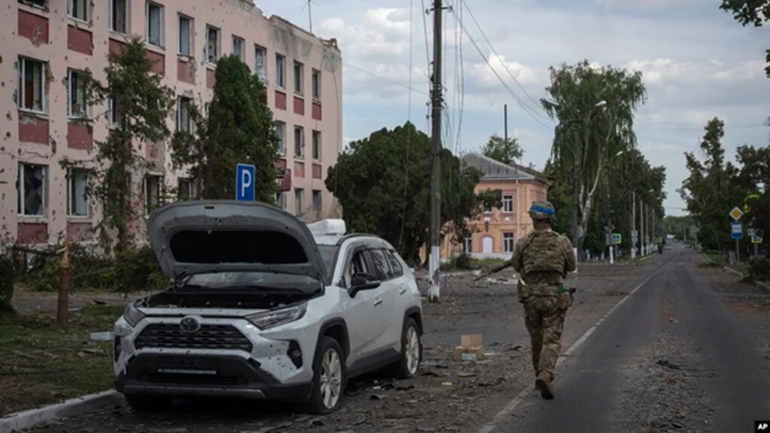 Ukraine tuyên bố sẵn sàng mở hành lang nhân đạo tại khu vực giáp giới Nga